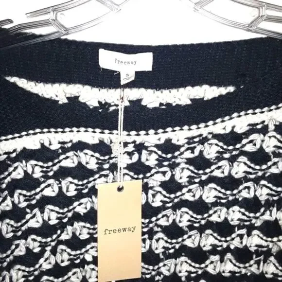 Freeway NWT Navy & White Knit Sweater Top Size Small - Picture 2 of 5